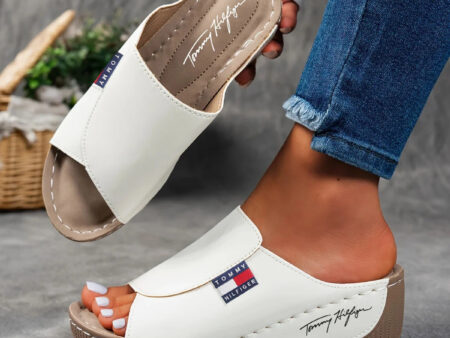 🔥Last sale with 50% discount - comfortable women's leather slippers with thick soles and arch support